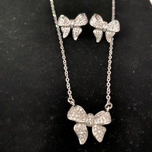 Beautiful Bow 🎀 Set Necklace and Earrings 🎀